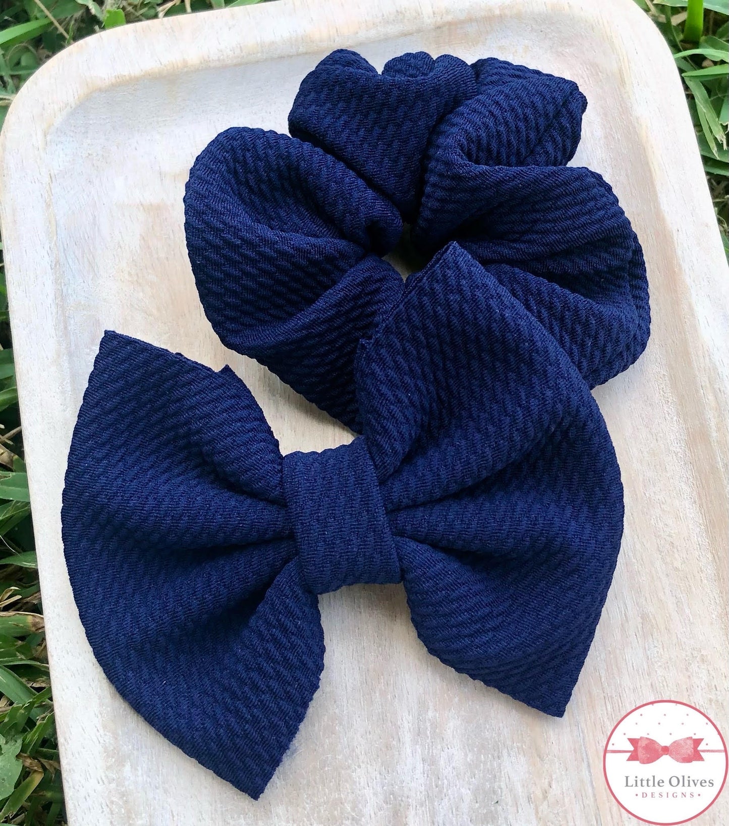 NAVY SCRUNCHIE OR BOW