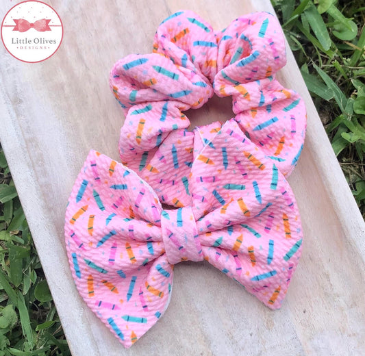 PINK CRAYONS SCRUNCHIE OR BOW