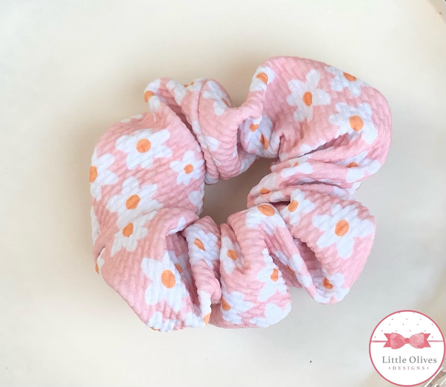 PINK DAISY SCRUNCHIE