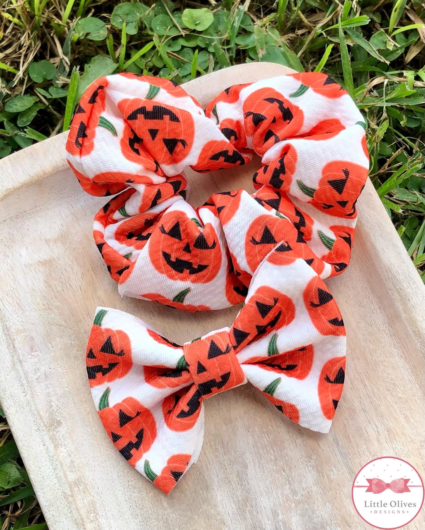 PUMPKIN SCRUNCHIE OR BOW