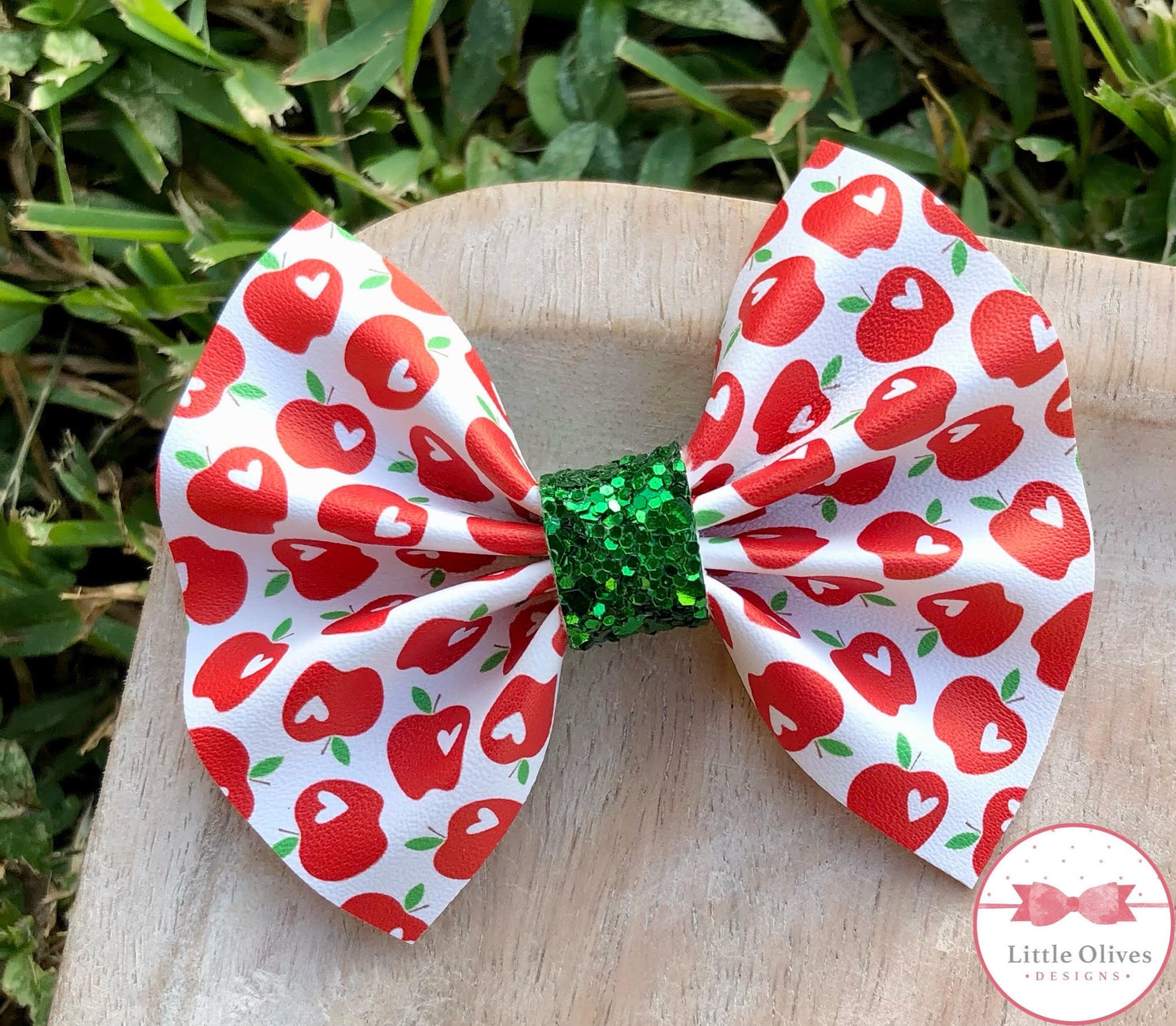 RED HEART PINCH BOW