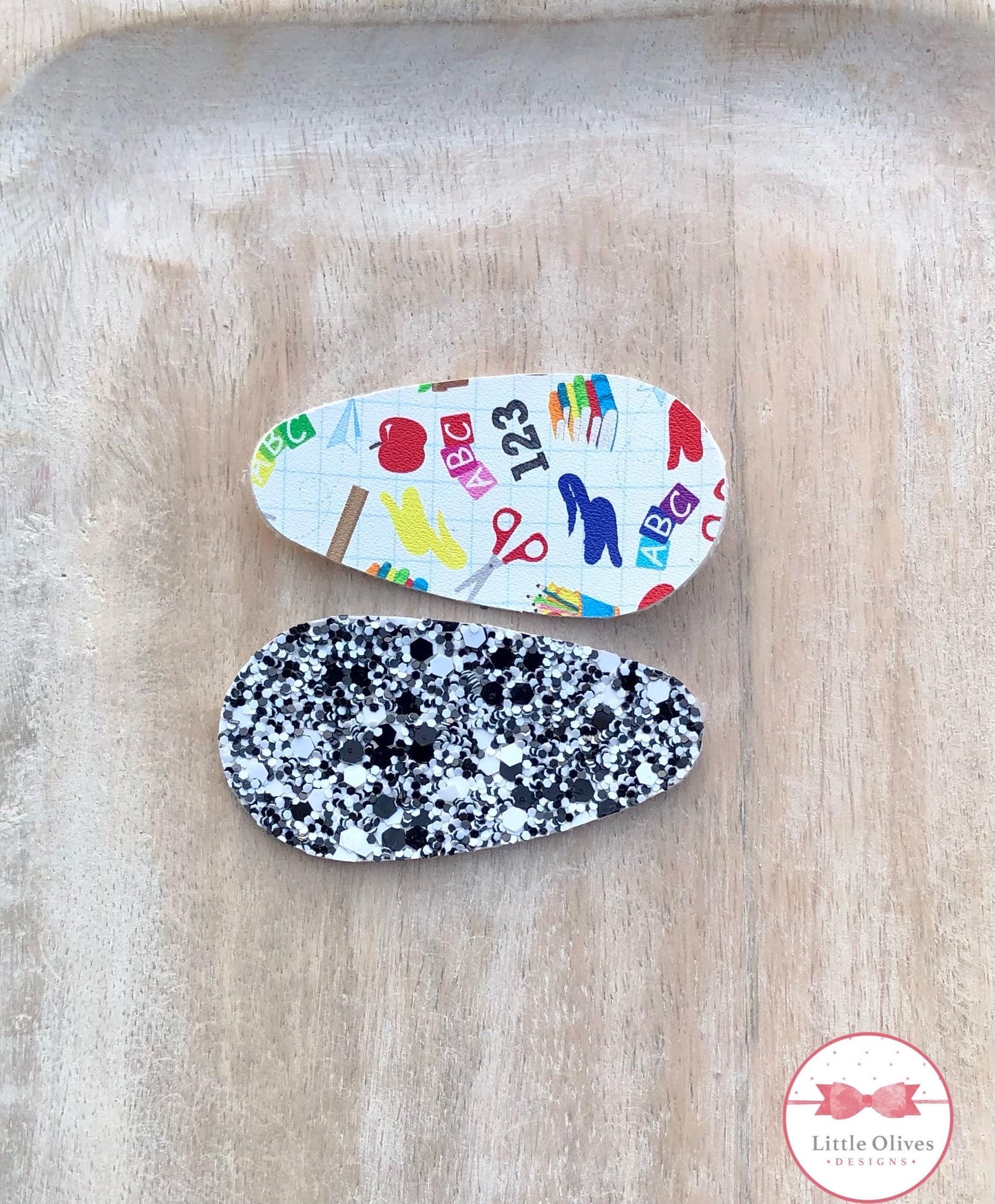 GLITTER SCHOOL SUPPLIES OVAL SNAP CLIP SET