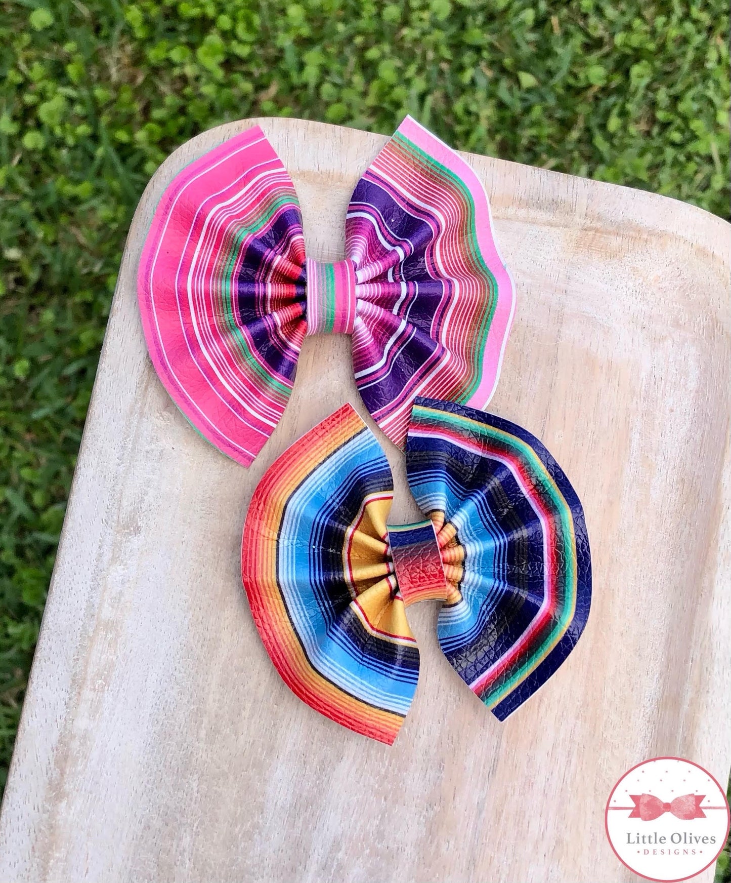 SERAPE PINCH BOW