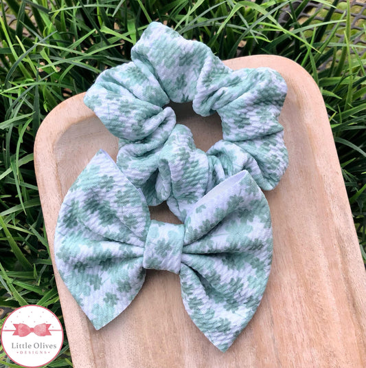 MINT SHAMROCKS SCRUNCHIE OR BOW