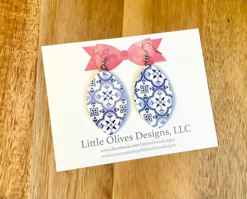 BLUE TILE LEAF EARRINGS - LEATHER