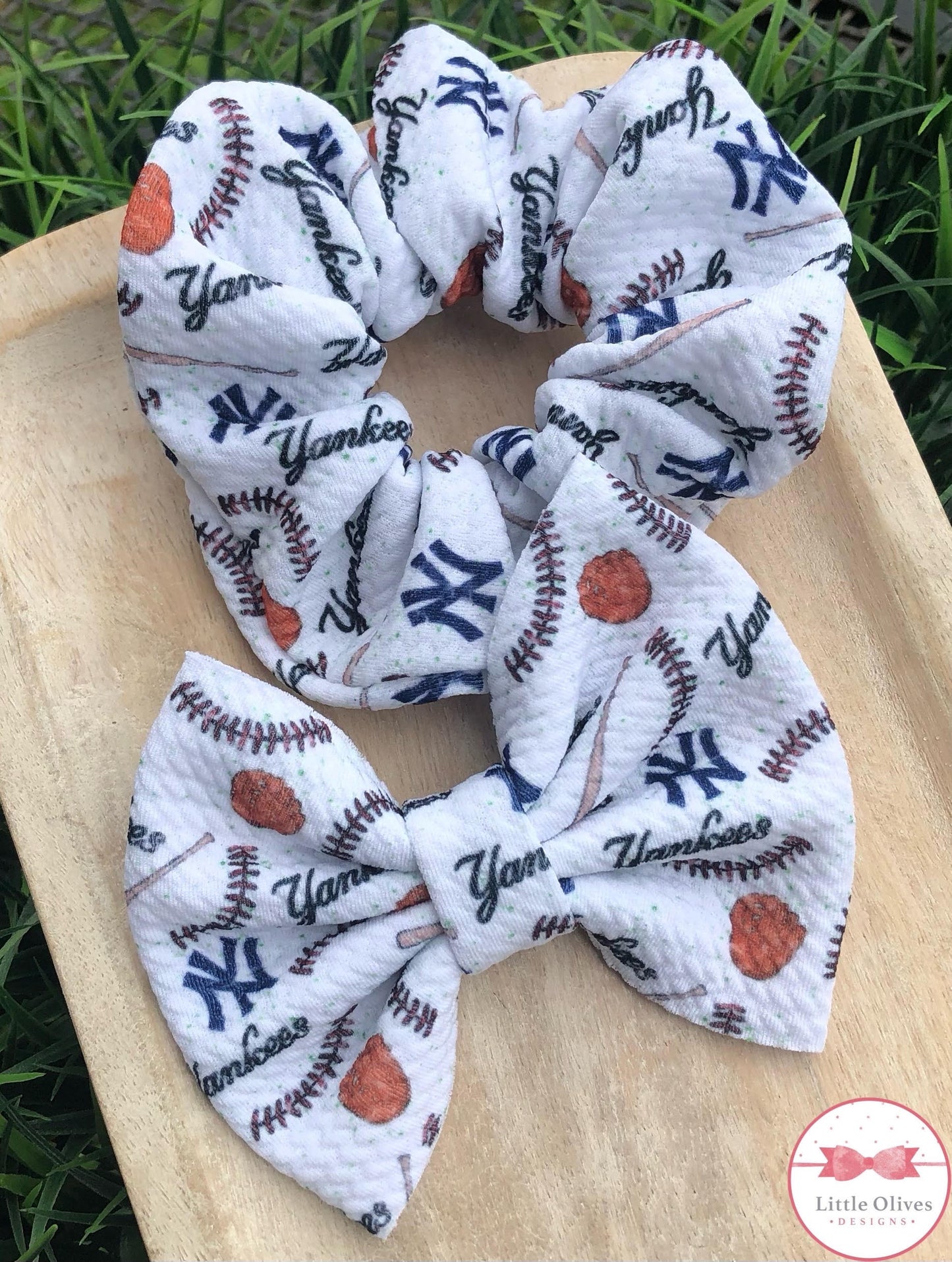 NY YANKEES SCRUNCHIE OR BOW